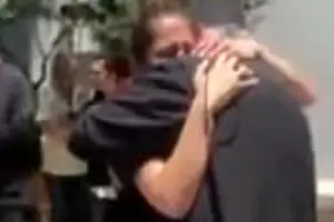 Девојка ПРОХОДАЛА после молитве православног свештеника!